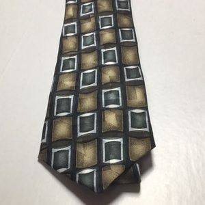 Facets Tie